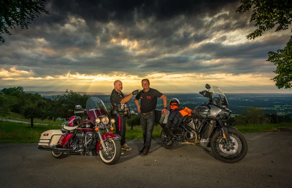 MoHo – Motorbike Hotels © Moppetfoto.de Two men with motorcycles at sunset on a country road